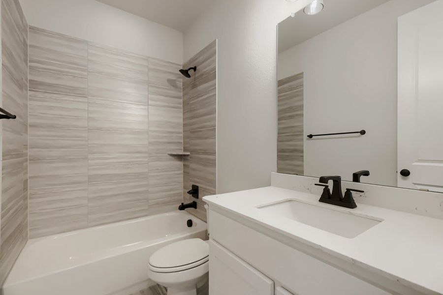 4414 Windy Point - Full Bathroom 4414 Windy Point - Full Bathroom