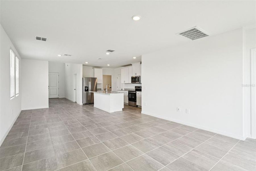 Spacious, unfurnished interior of a new home in Hamilton Bluff - Classic Series, Lake Hamilton (Image 15).