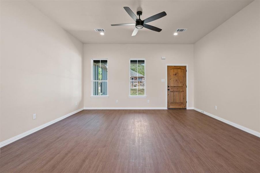 Spacious, unfurnished interior of a new home in , Mineral Wells (Image 15).