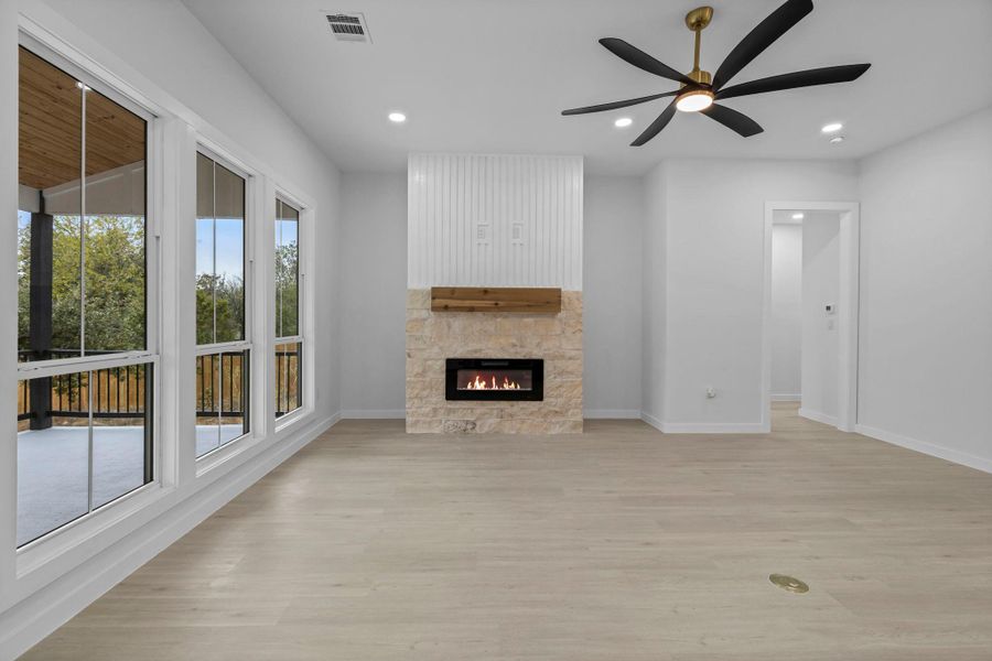 Spacious, unfurnished interior of a new home in , Wimberley (Image 15).