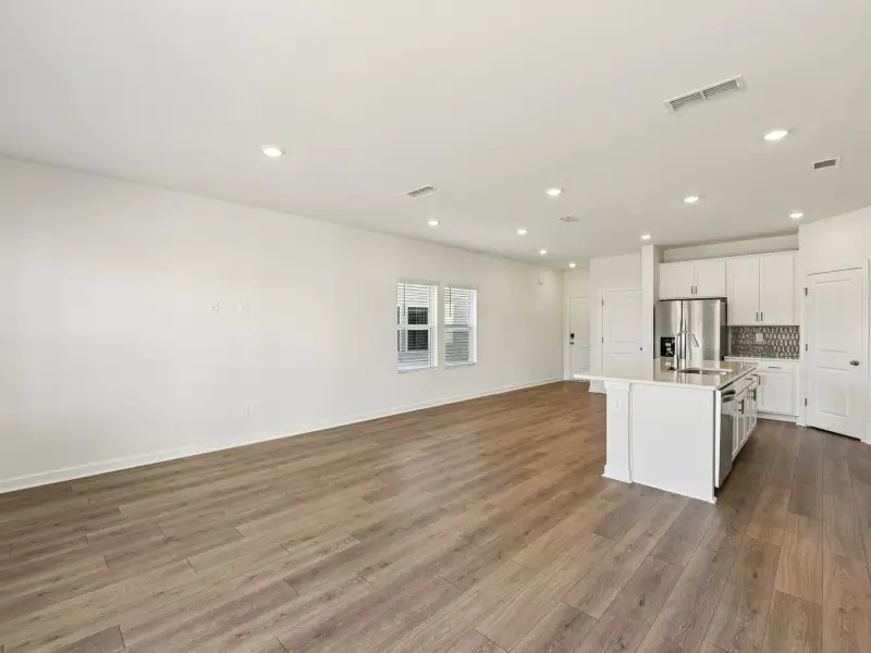 Spacious, unfurnished interior of a new home in Galloway Ridge, Charlotte (Image 11).