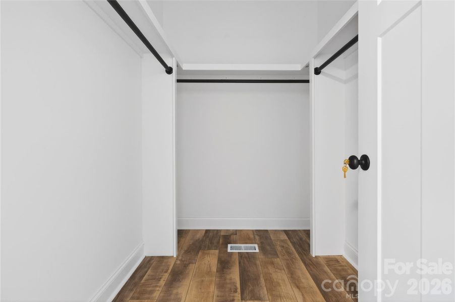 Walk in closet Walk in closet