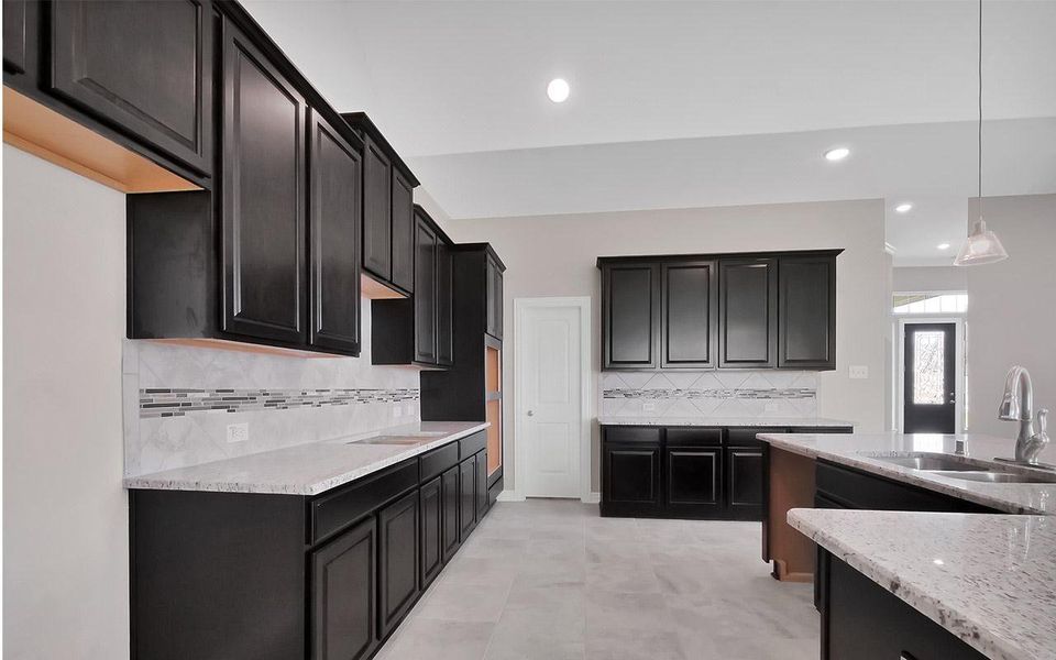 Representative furnished interior of a home built from the Ventura by CastleRock Communities in Horizon Lakes, McLendon-Chisholm (Image 6).
