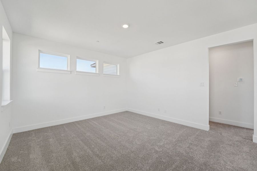 Spacious, unfurnished interior of a new home in Avery Centre, Round Rock (Image 19).