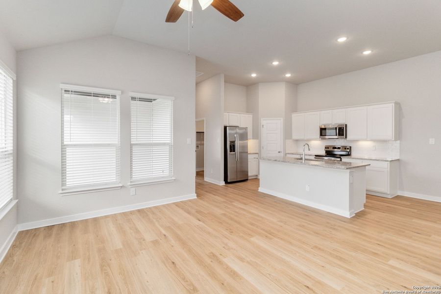 Spacious, unfurnished interior of a new home in , San Antonio (Image 20).