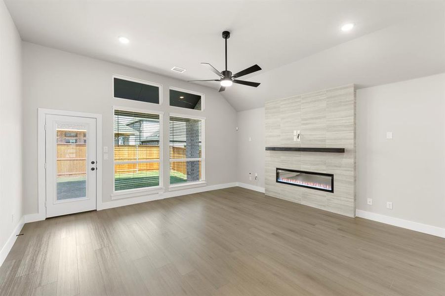 15. 1027 Gracious - Family