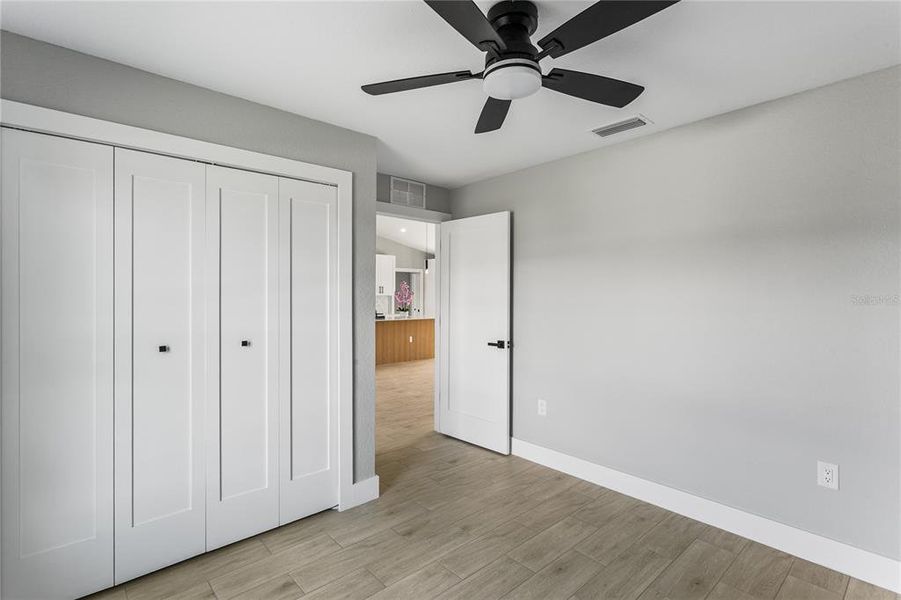 Spacious, unfurnished interior of a new home in , Cape Coral (Image 28).