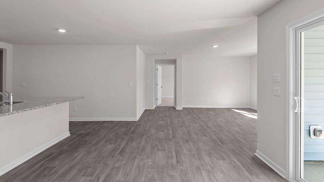 Spacious, unfurnished interior of a new home in Blair Ridge, La Grange (Image 23).