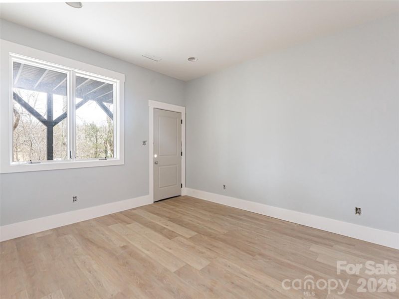 Spacious, unfurnished interior of a new home in , Fairview (Image 13).