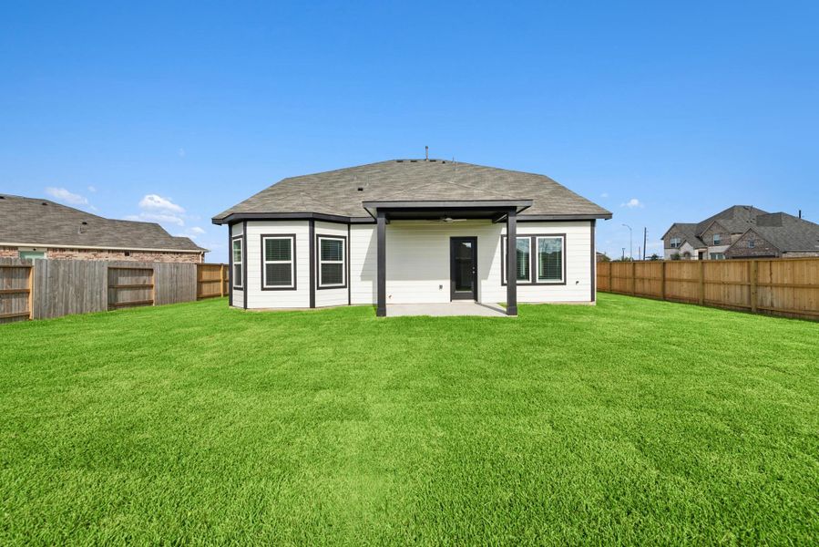Exterior details and patio area of a home in Miller's Pond, Rosenberg (Image 4).