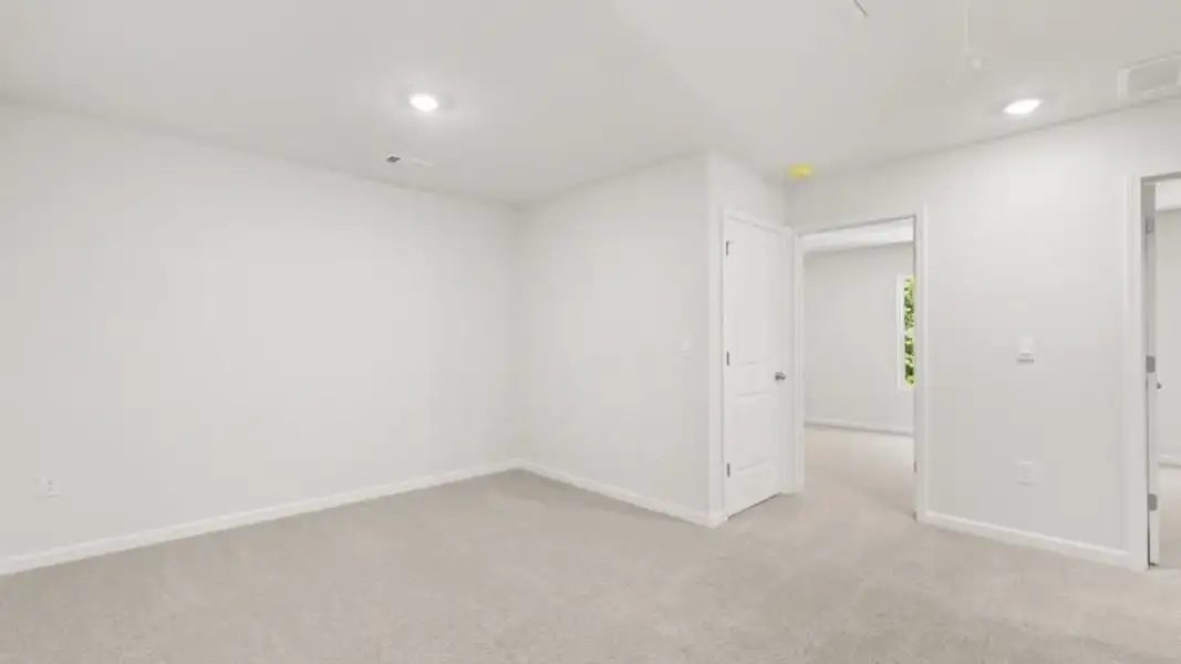 Spacious, unfurnished interior of a new home in Hughes Court, Dawsonville (Image 18).