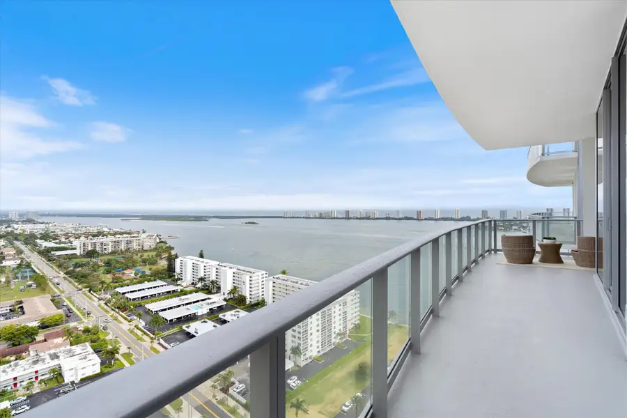 23-220 Lake Shore Drive #2305 Lake Park,