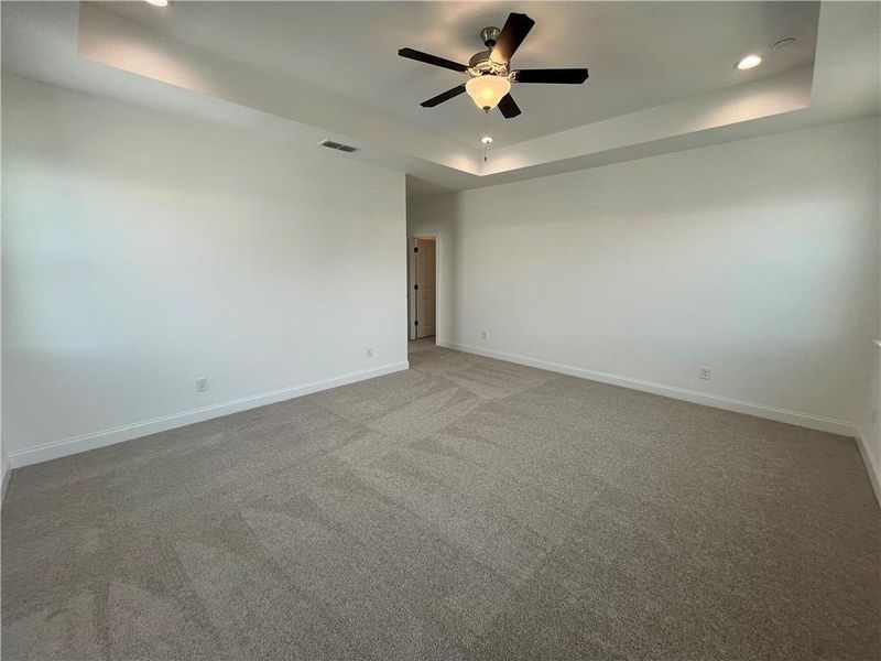 Spacious, unfurnished interior of a new home in East Harbor II at Chestatee, Dawsonville (Image 33).