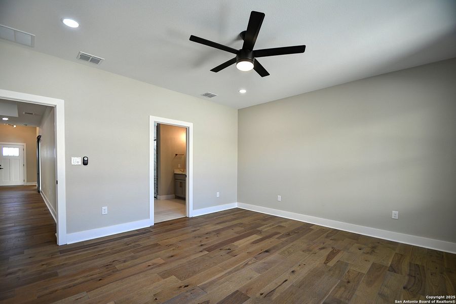 Spacious, unfurnished interior of a new home in , Kerrville (Image 16).