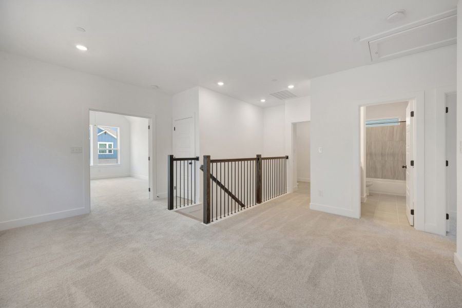 Spacious, unfurnished interior of a new home in Double Creek Crossing, Round Rock (Image 9).