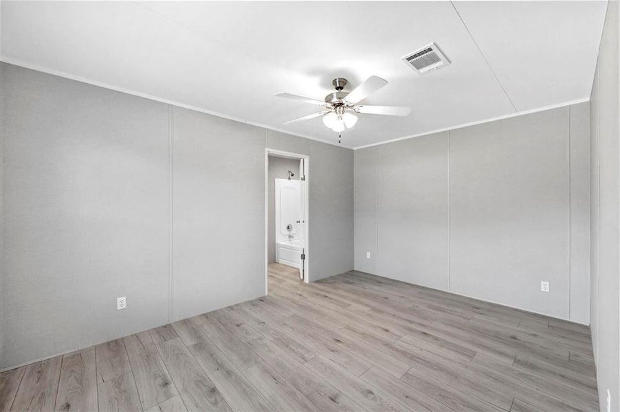 Spacious, unfurnished interior of a new home in , Granbury (Image 26).