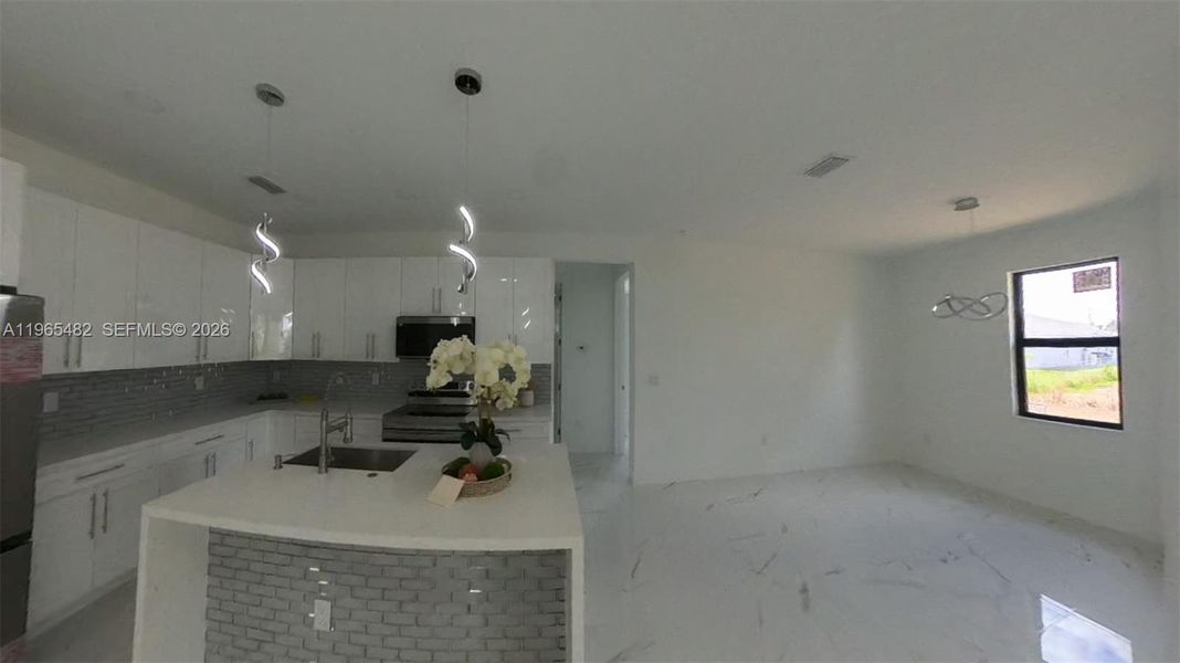 Image 33 of a home in .