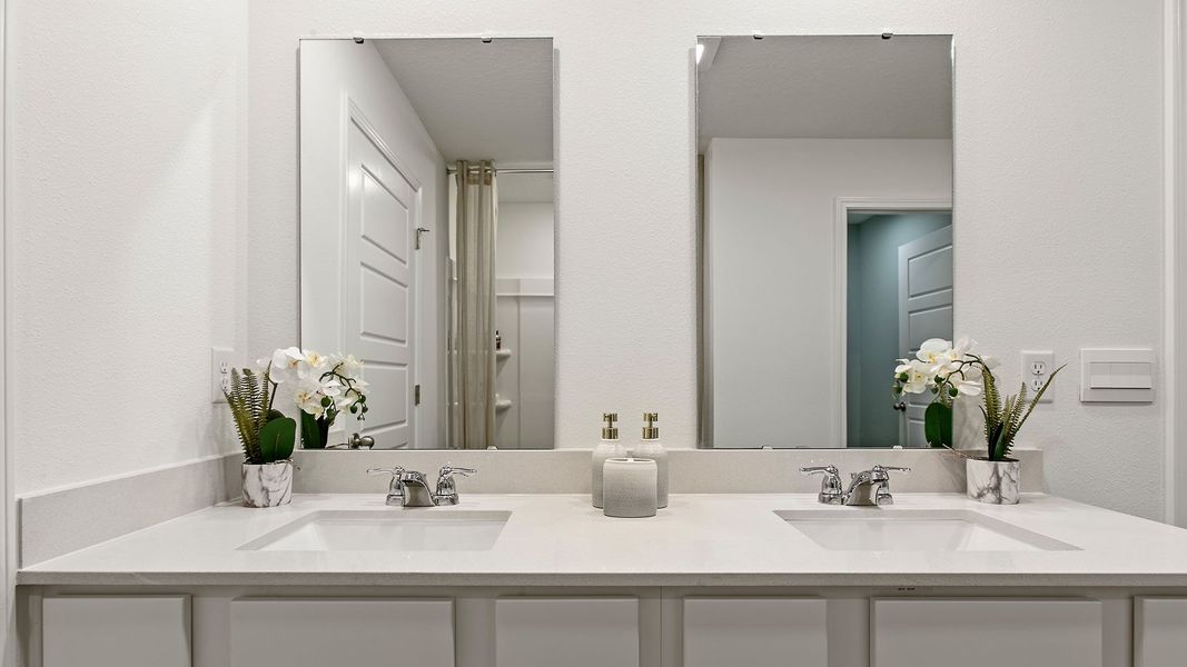 Image 33 representing the HAYDEN II by D.R. Horton in Copes Landing, Jacksonville, FL.