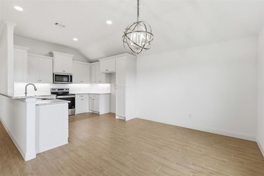 Spacious, unfurnished interior of a new home in , Tolar (Image 26).
