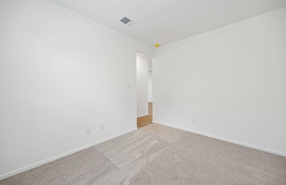 Spacious, unfurnished interior of a new home in Stokesbury, Waller (Image 30).