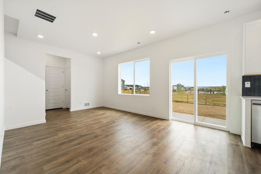 Spacious, unfurnished interior of a new home in Granary, Johnstown (Image 12).