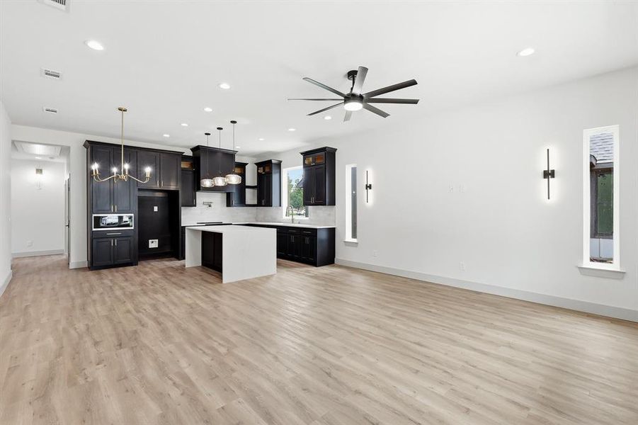 Spacious, unfurnished interior of a new home in , Bridgeport (Image 34).