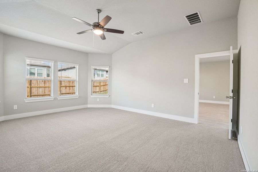 Spacious, unfurnished interior of a new home in Lark Canyon, New Braunfels (Image 40).