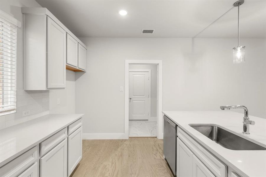 11. 1917 Sapphire - Kitchen (4)