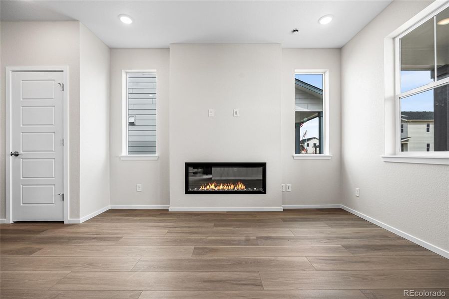 Spacious, unfurnished interior of a new home in Barefoot Village, Firestone (Image 31).