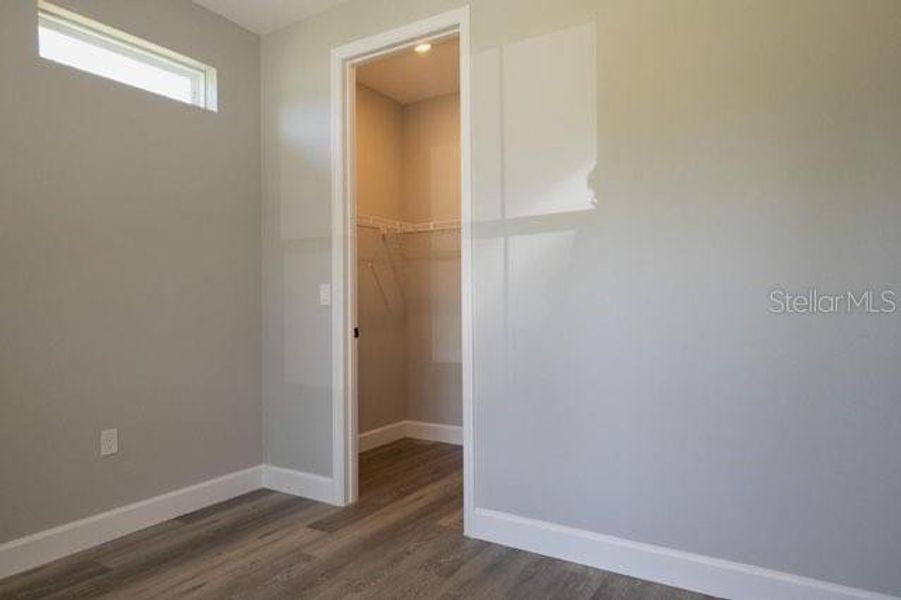 Spacious, unfurnished interior of a new home in , Ocala (Image 6).