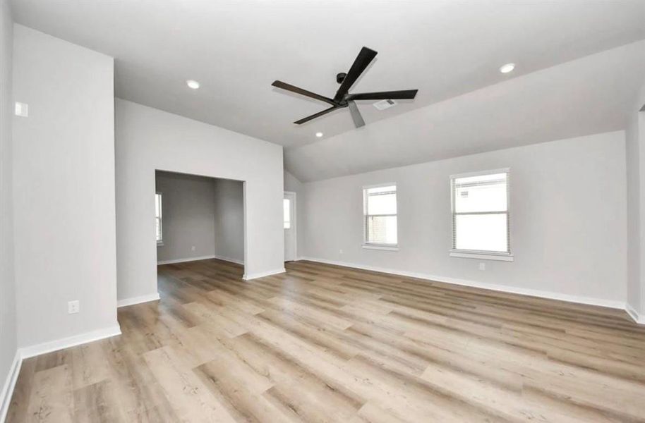 Spacious, unfurnished interior of a new home in , Manvel (Image 13).