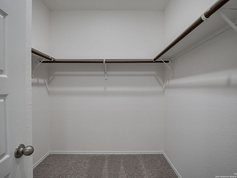 Spacious, unfurnished interior of a new home in Hannah Heights, Seguin (Image 25).