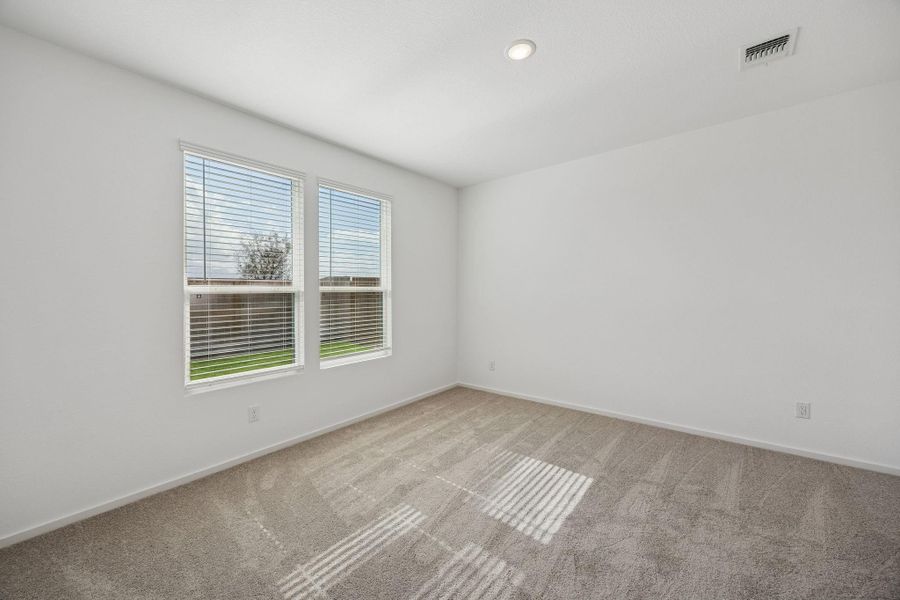 Spacious, unfurnished interior of a new home in Stokesbury, Waller (Image 25).