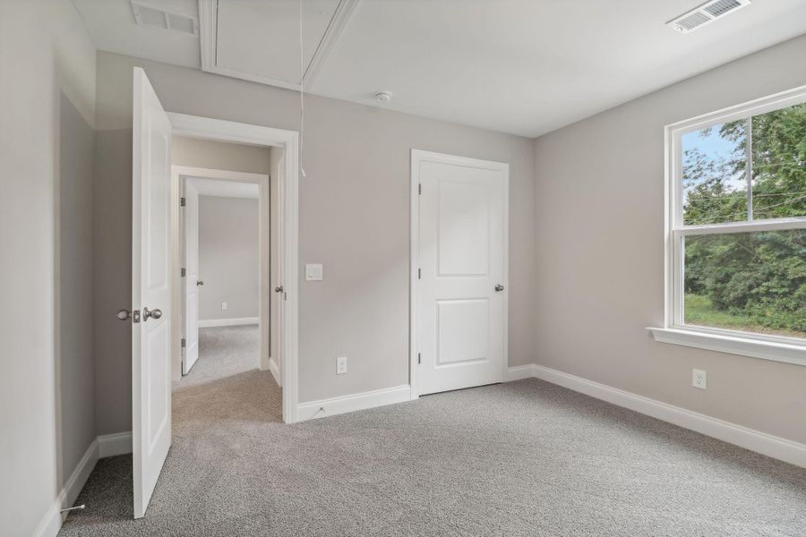 Spacious, unfurnished interior of a new home in Founder's Park, Lincolnville (Image 18).