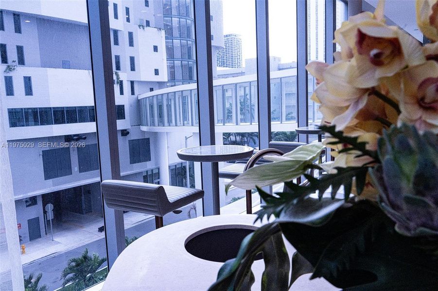 Condo located in Miami, FL showcasing its design and architecture (Image 33).