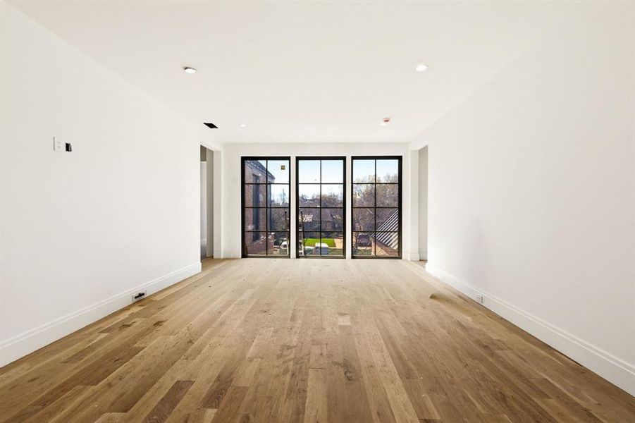 Spacious, unfurnished interior of a new home in , Dallas (Image 18).