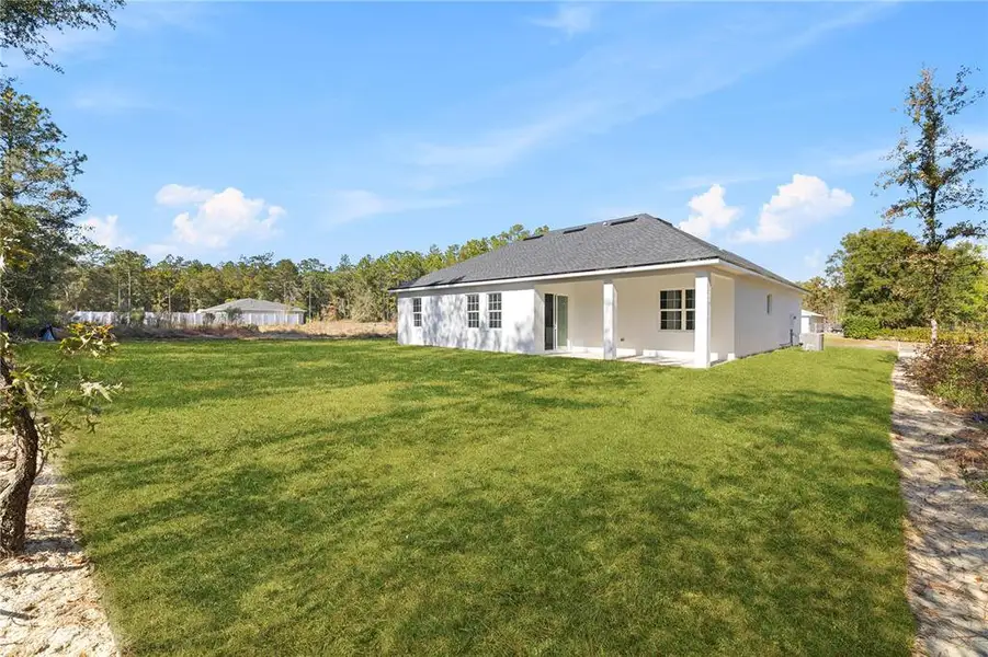 Exterior details and patio area of a home in , Ocala (Image 4).