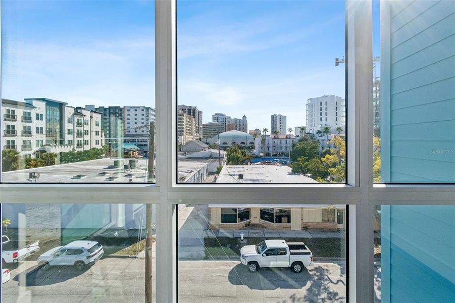 Condo located in Sarasota, FL showcasing its design and architecture (Image 43).