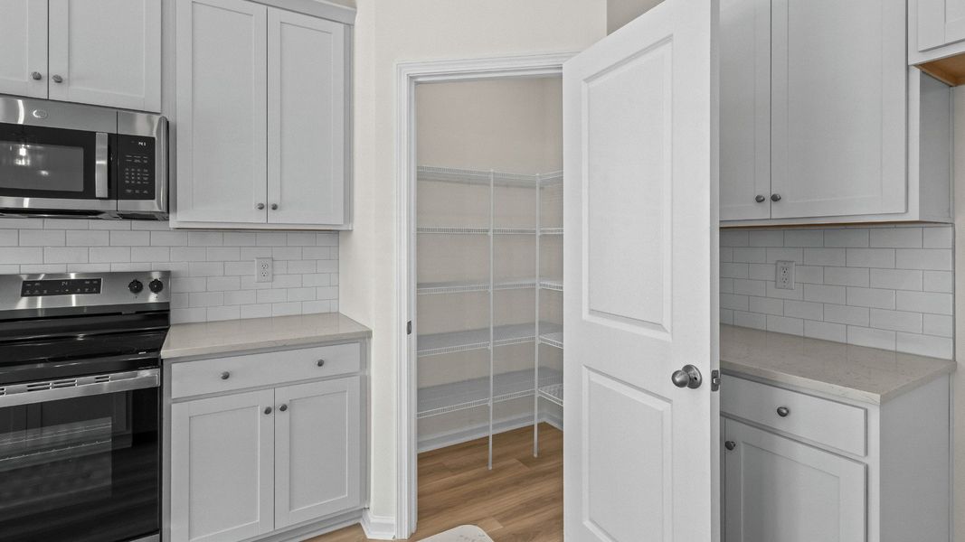 The Easton’s walk-in pantry adds practical, easy-access storage for everyday living The Easton’s walk-in pantry adds practical, easy-access storage for everyday living