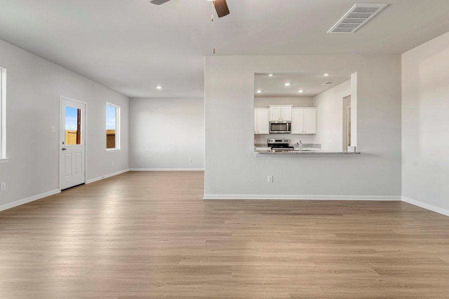 Spacious, unfurnished interior of a new home in Wayside Village, Houston (Image 17).