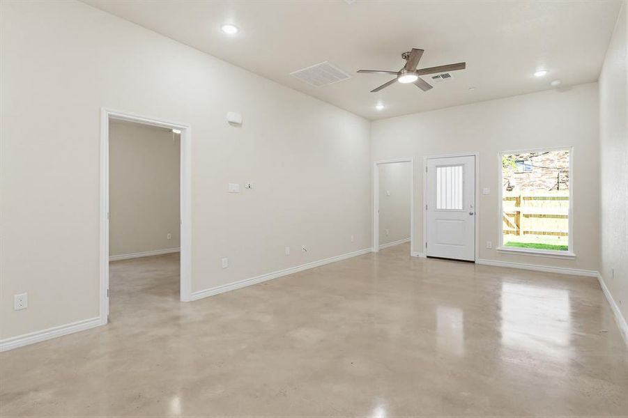 Spacious, unfurnished interior of a new home in , Copperas Cove (Image 17).