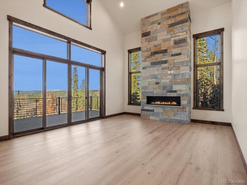 Spacious, unfurnished interior of a new home in , Breckenridge (Image 19).