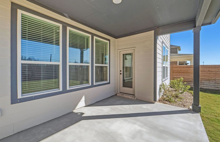 Exterior details and patio area of a home in Horizon Lake, Leander (Image 17).