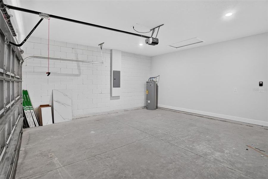 Spacious, unfurnished interior of a new home in , Ocala (Image 29).