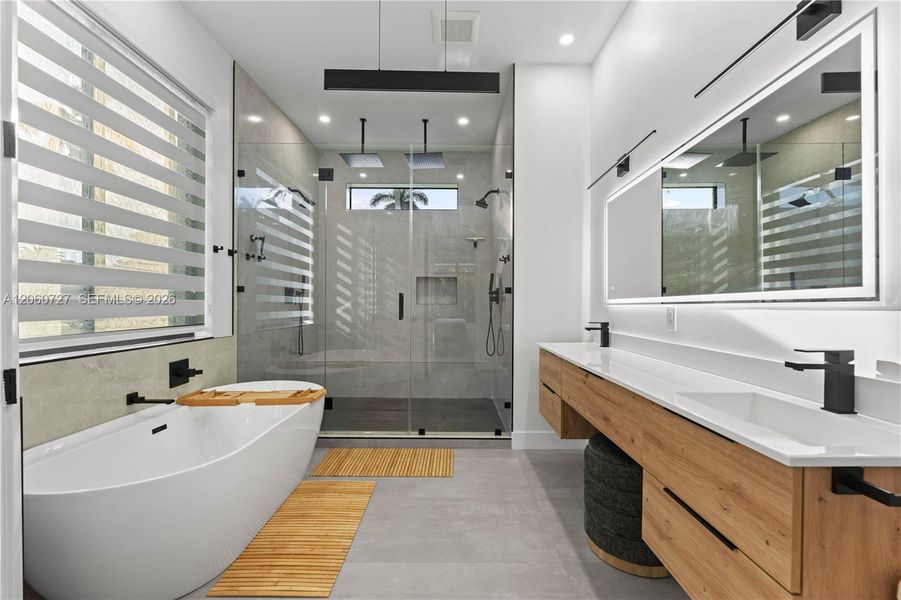 Furnished interior view inside a new home in , Plantation (Image 32).
