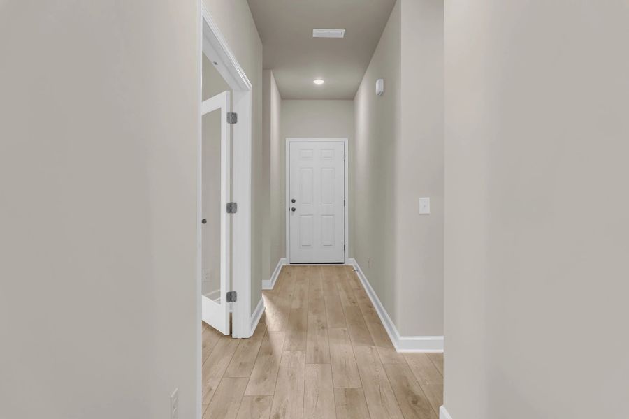 Spacious, unfurnished interior of a new home in Watson Hill, Summerville (Image 11).