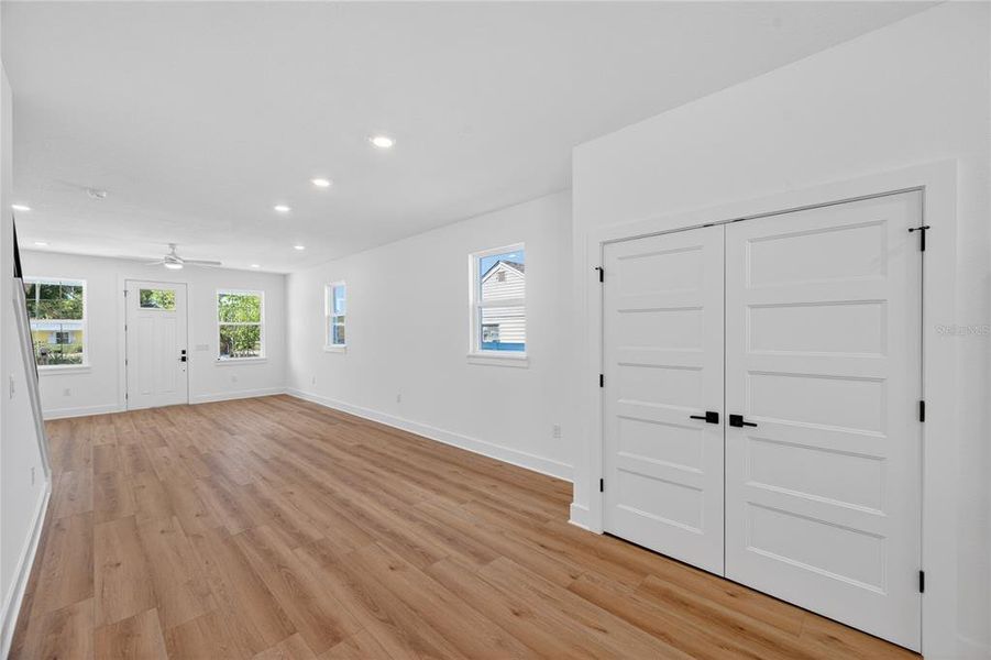 Spacious, unfurnished interior of a new home in , St. Petersburg (Image 55). Spacious, unfurnished interior of a new home in , St. Petersburg (Image 55).