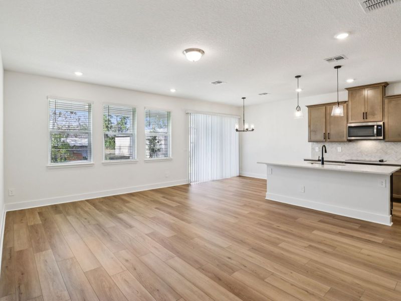 Spacious, unfurnished interior of a new home in Ridgehaven - Signature Series, Ormond Beach (Image 10).