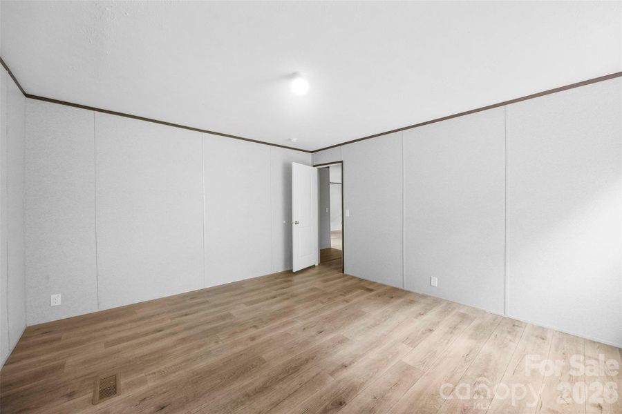 Spacious, unfurnished interior of a new home in , Kings Mountain (Image 16).