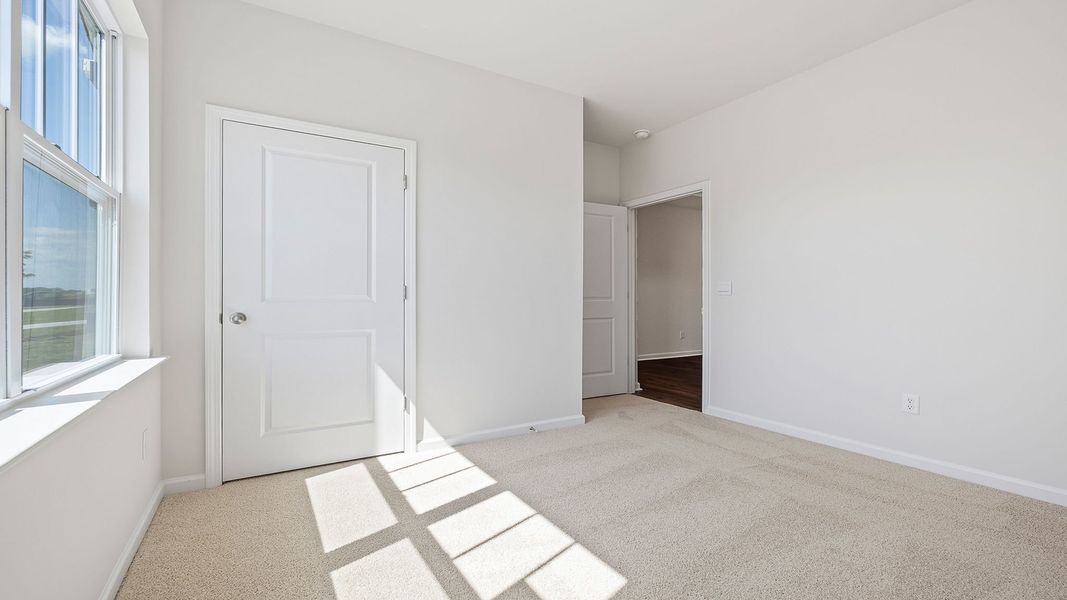 Image 28 of a home in Woodglen.